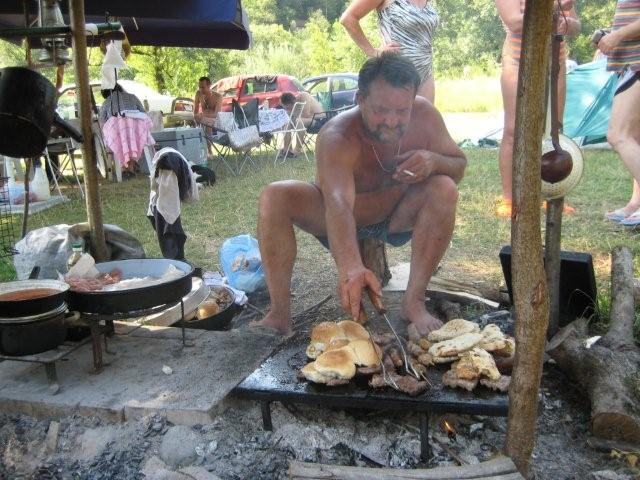 028-nego mirisi...
